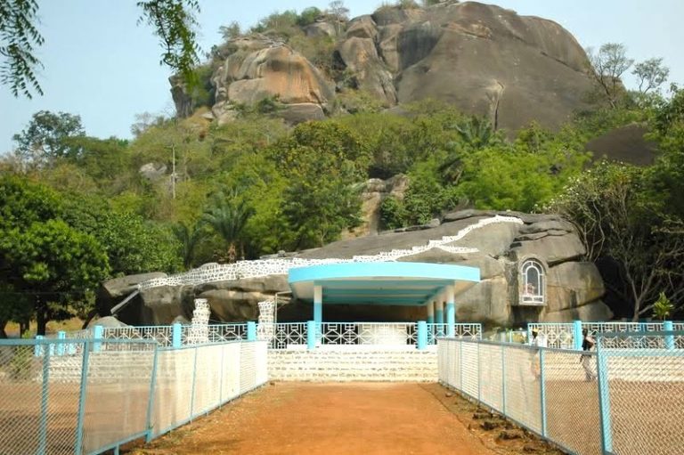 Grotte Mariale de Dassa au Bénin – Voyage n°1 depuis notre salon ...